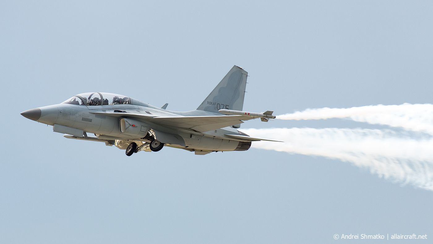 12-075 (KA-075) Advanced trainer jet
