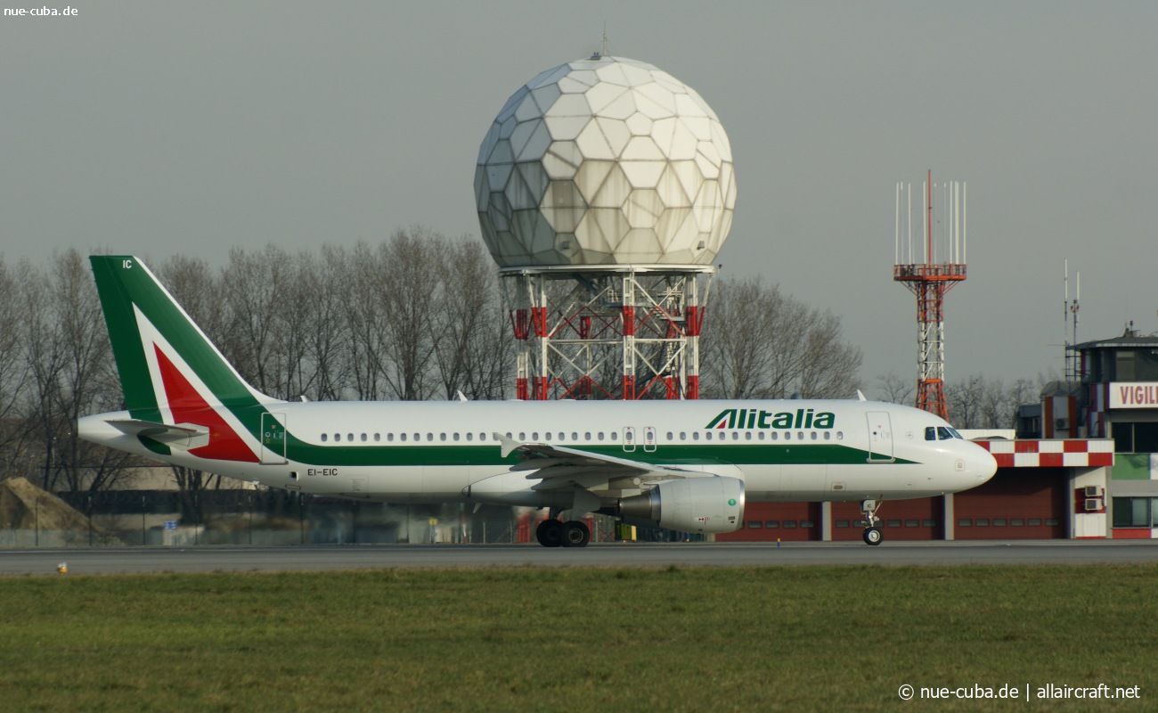 EI-EIC (4520) 2010 Airbus A320-216