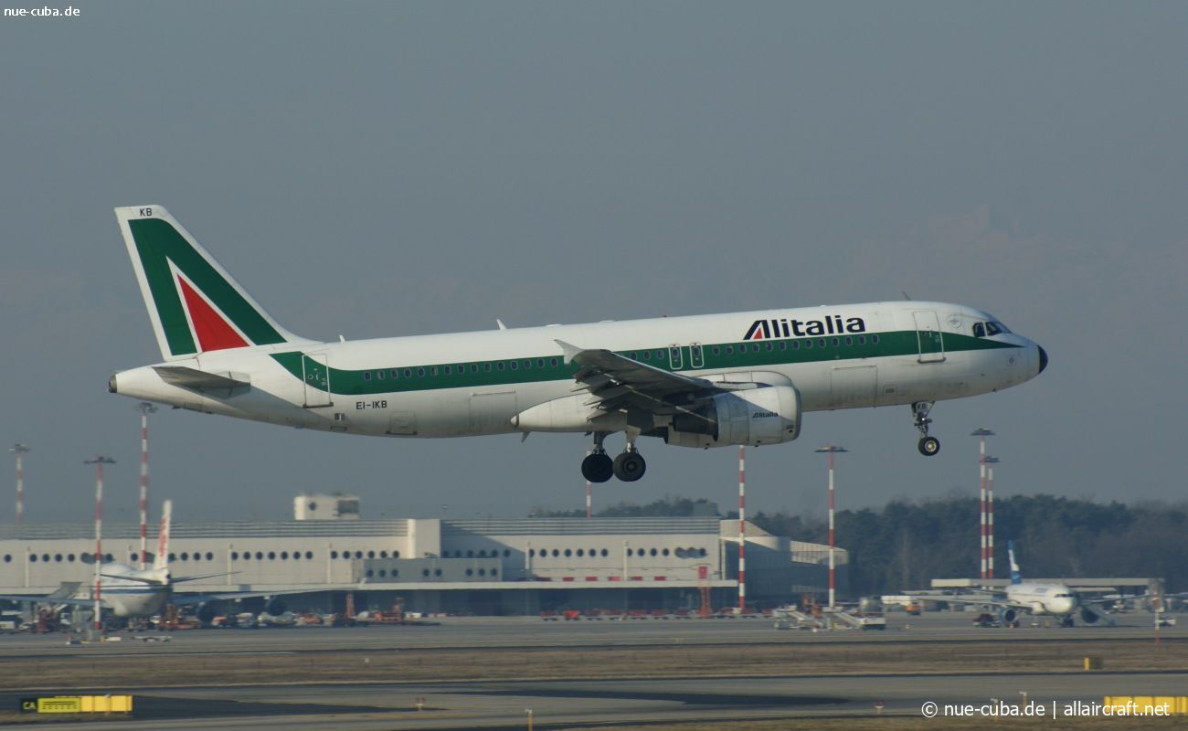EI-IKB (1226) 2000 Airbus A320-214