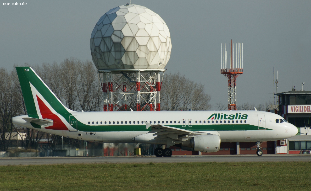 EI-IKU (1217) 2000 Airbus A320-214