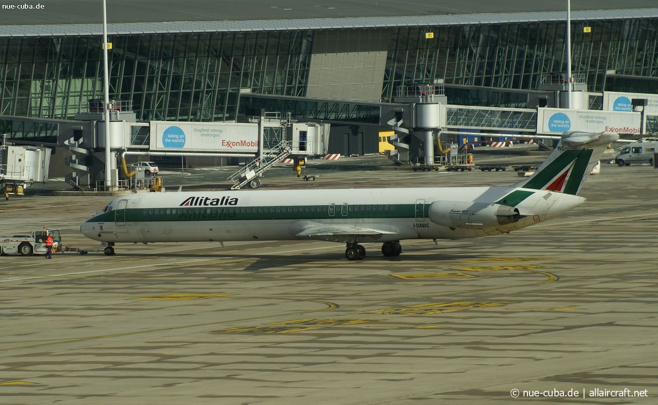 I-DAWC (49198) 1984 McDonnell Douglas MD-82