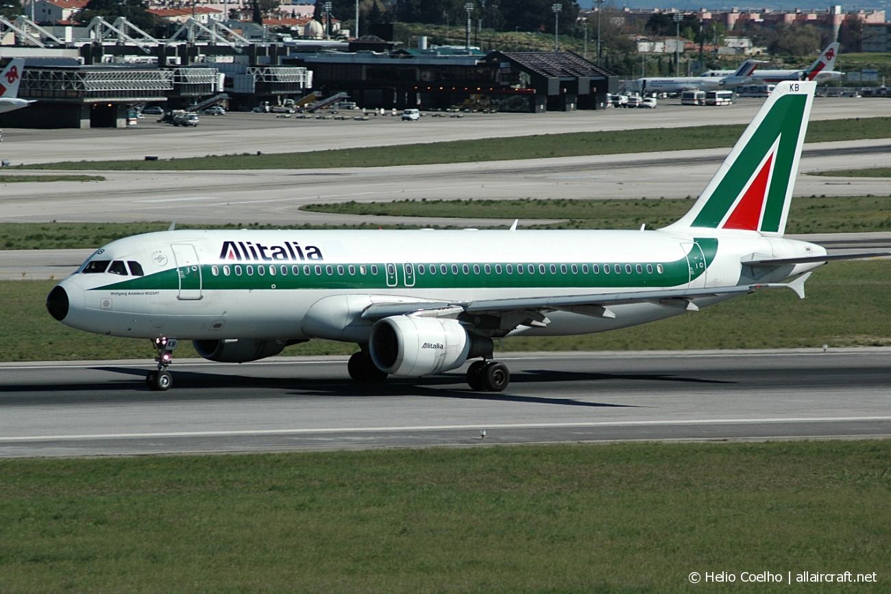 I-BIKB (1226) 2000 Airbus A320-214