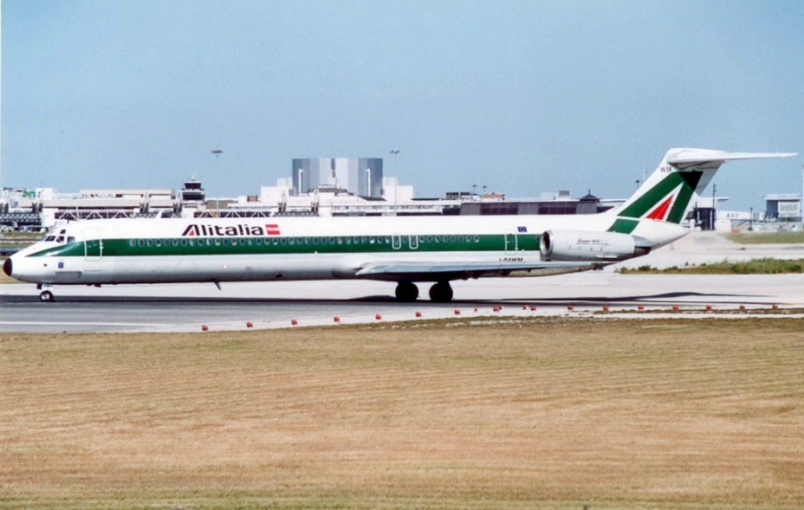 I-DAWM (cn 49205) McDonnell Douglas MD-82