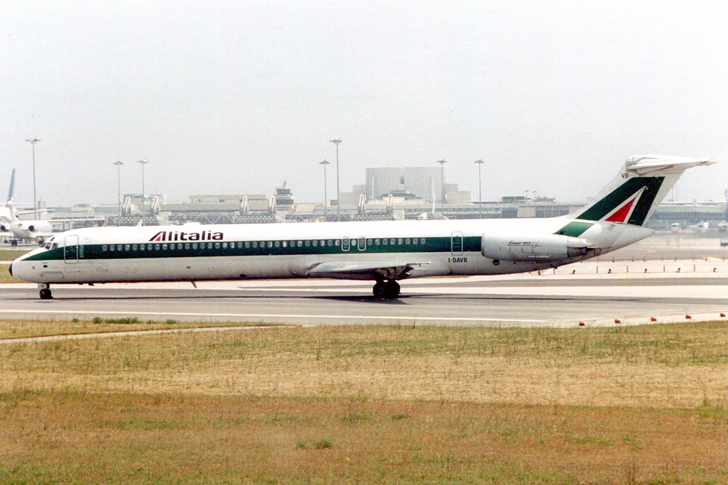 I-DAVB (49216) 1986 McDonnell Douglas MD-82