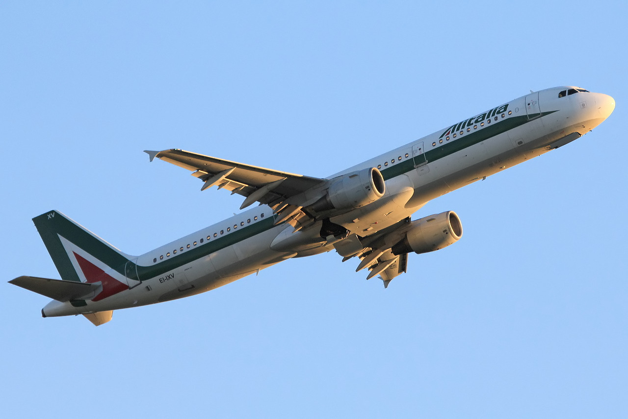 EI-IXV (819) 1998 Airbus A321-112
