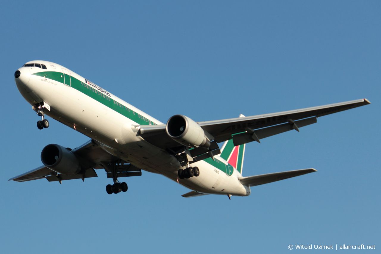 I-DEIG (cn 27918) Boeing 767-33AER