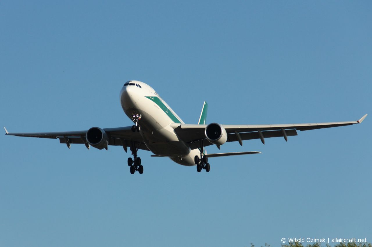 EI-DIP (339) 2000 Airbus A330-202