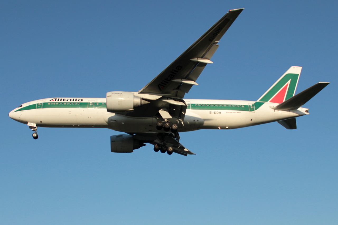 EI-DDH (32784) 2004 Boeing 777-243ER