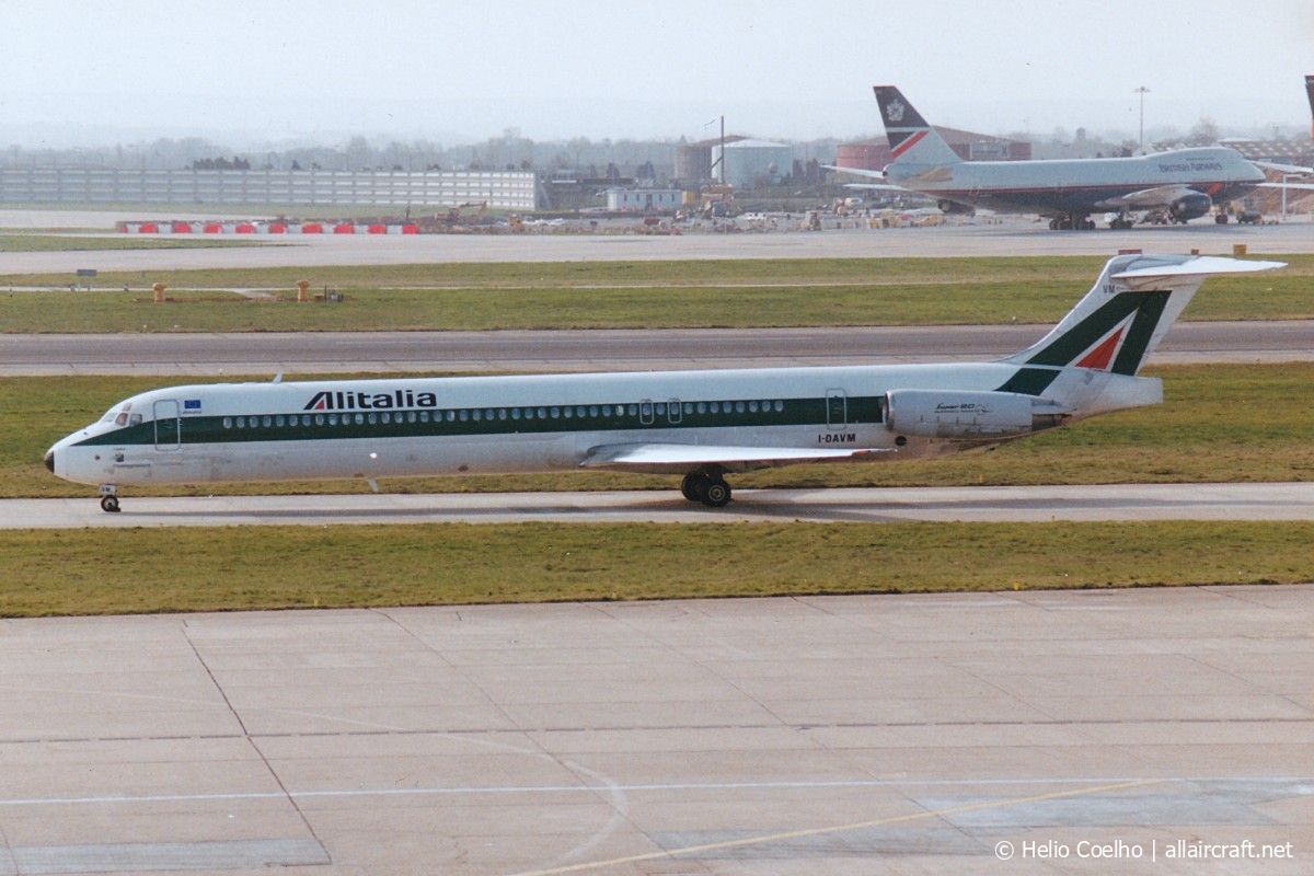 I-DAVM (49434) 1988 McDonnell Douglas MD-82