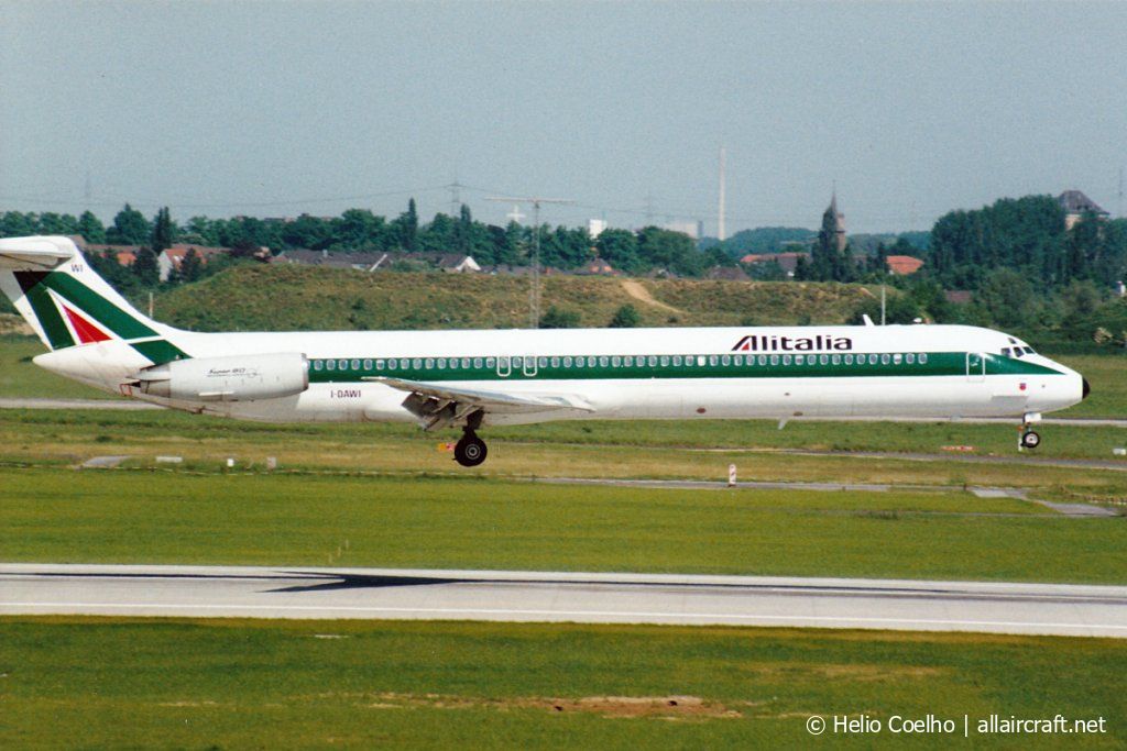 I-DAWI (49194) 1984 McDonnell Douglas MD-82