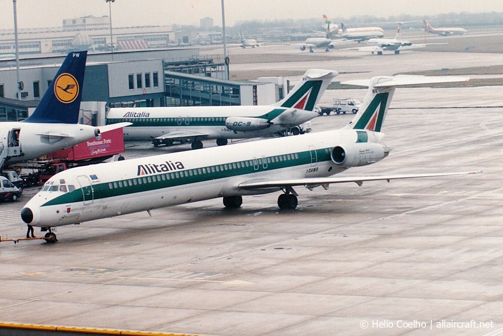 I-DAWR (49208) 1985 McDonnell Douglas MD-82