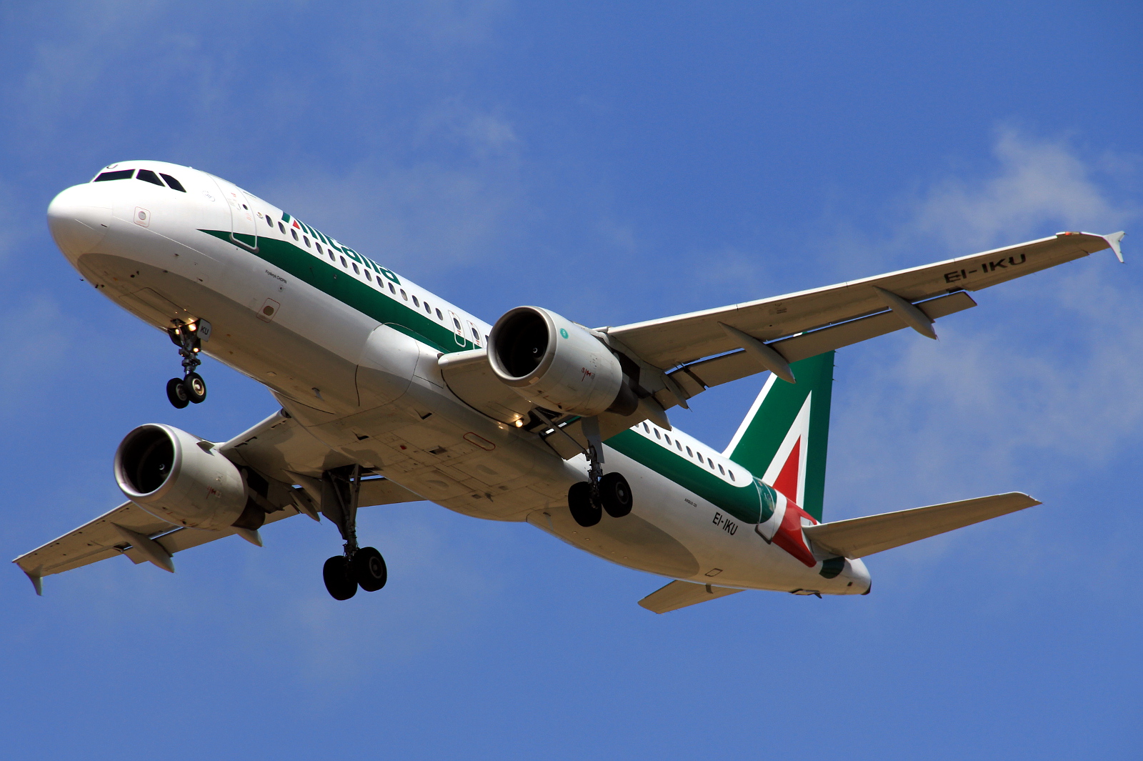 EI-IKU (1217) 2000 Airbus A320-214