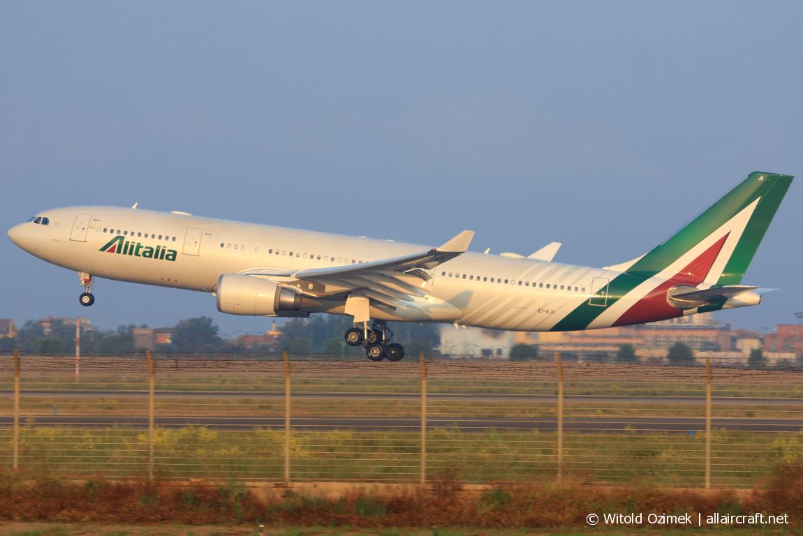 EI-EJI ( 1218 ) 2011 Airbus A330-202