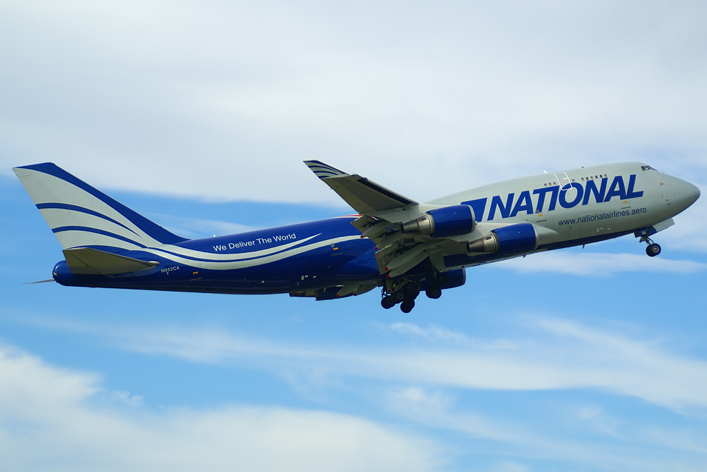 N952CA (cn 25238) Boeing 747-428M