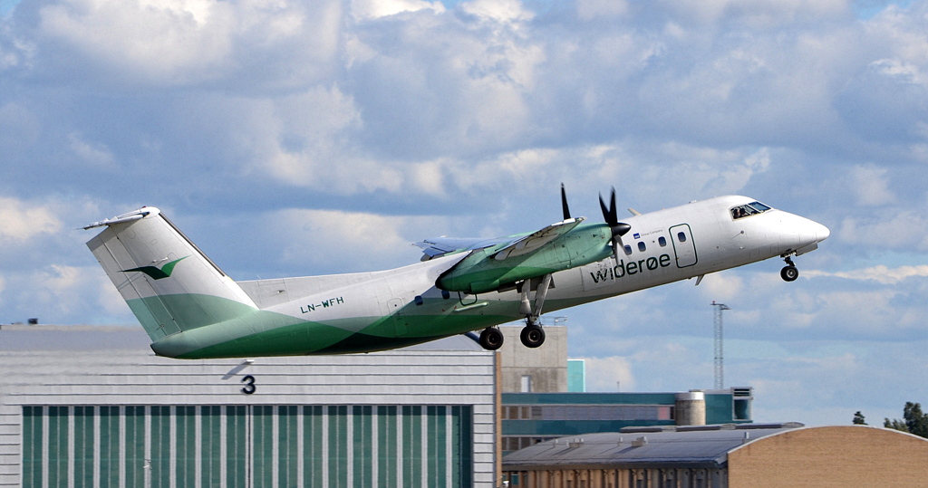 LN-WFH (238) 1990 DeHavilland Canada DHC-8-311 Dash 8