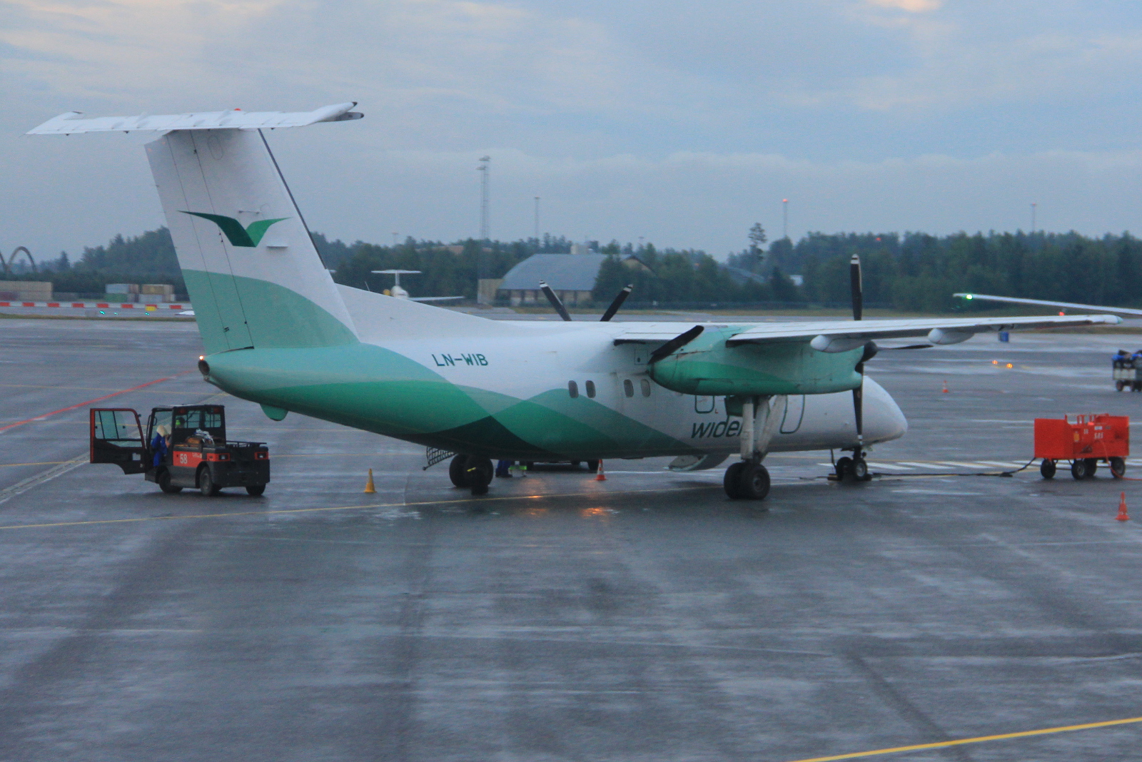 LN-WIB (360) 1993 DeHavilland Canada DHC-8-103B Dash 8