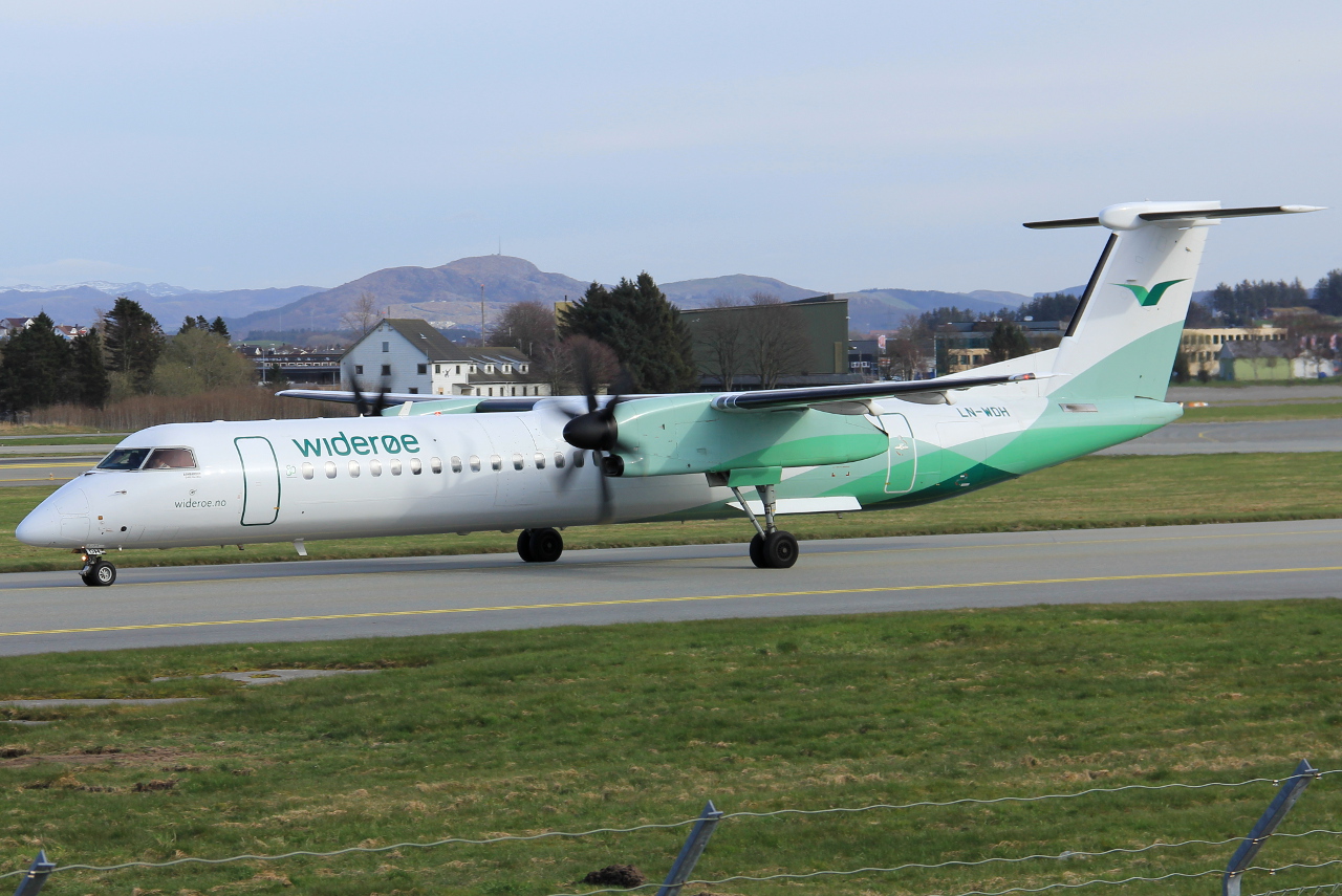 LN-WDH (4273) 2009 Bombardier Dash 8-Q402