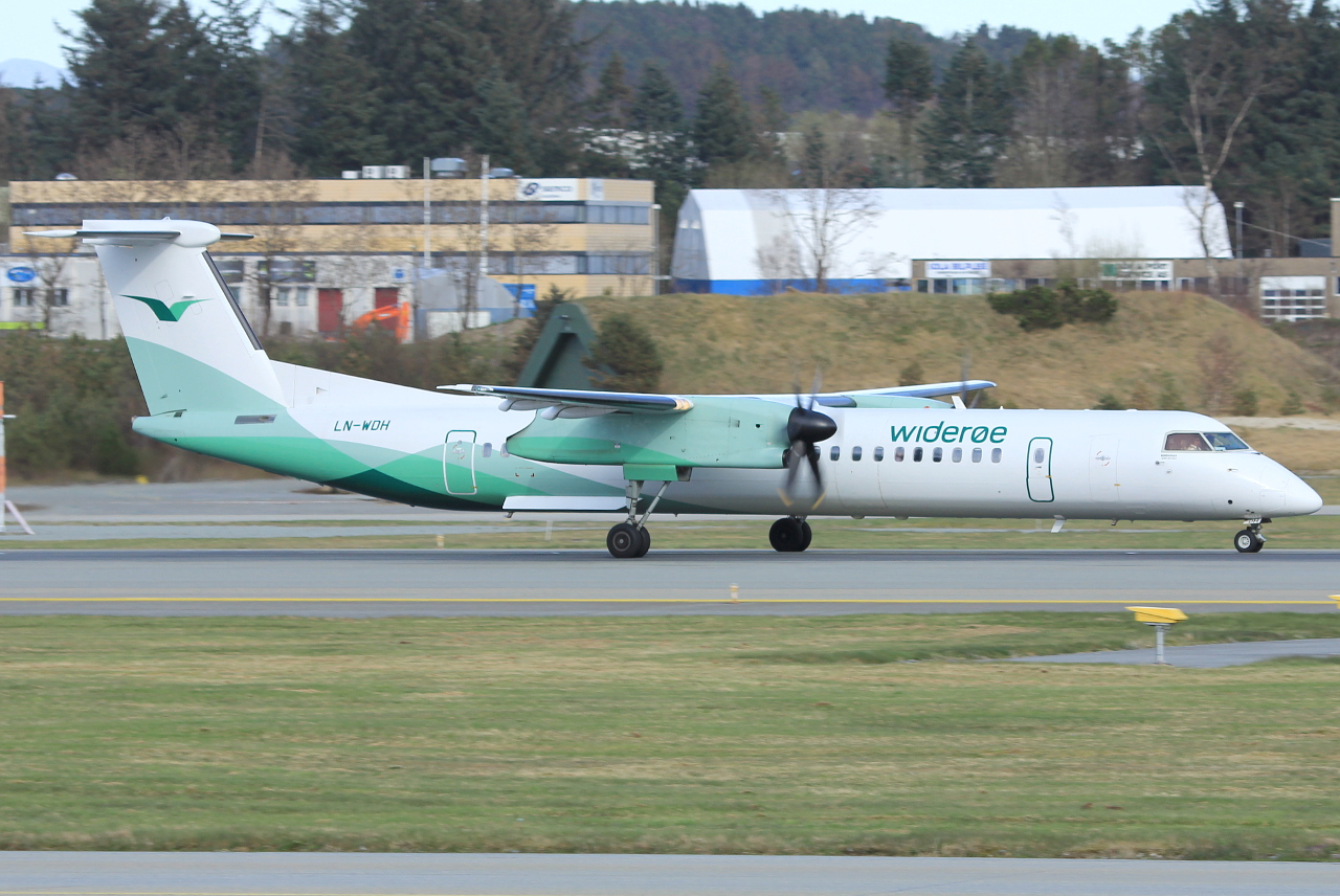 LN-WDH (4273) 2009 Bombardier Dash 8-Q402