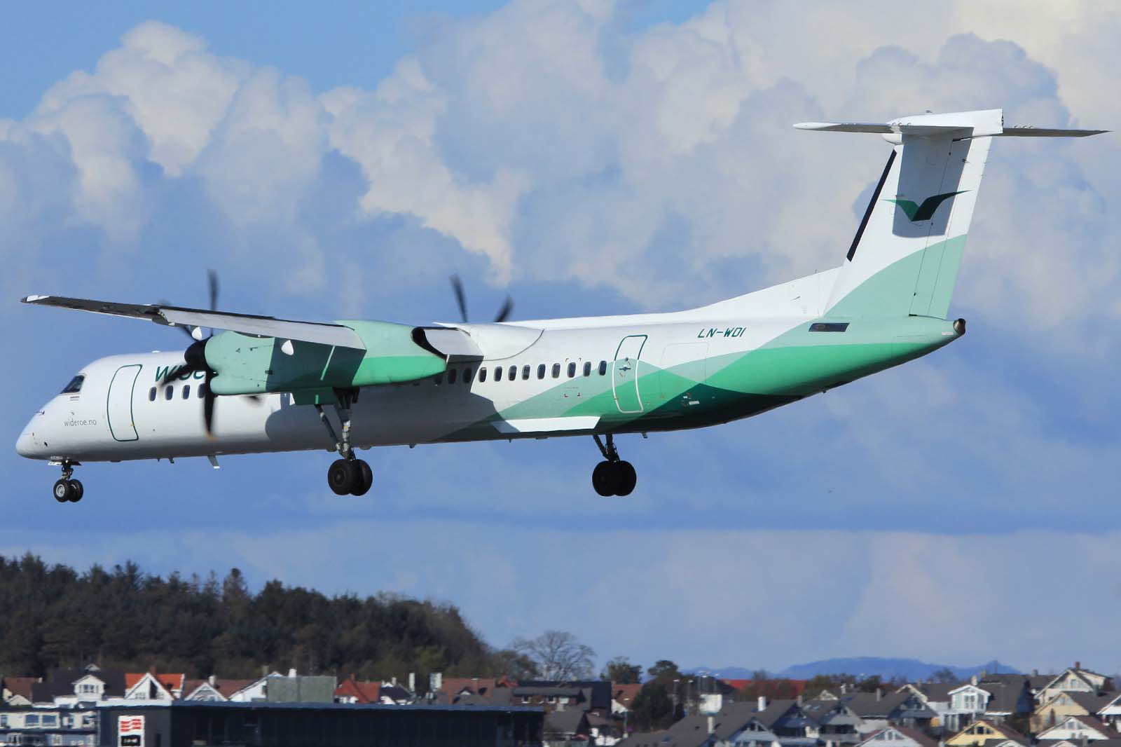 LN-WDI (4286) 2009 Bombardier Dash 8-Q402
