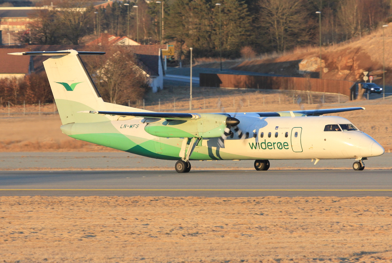 LN-WFS (535) 1999 Bombardier Dash 8-Q311