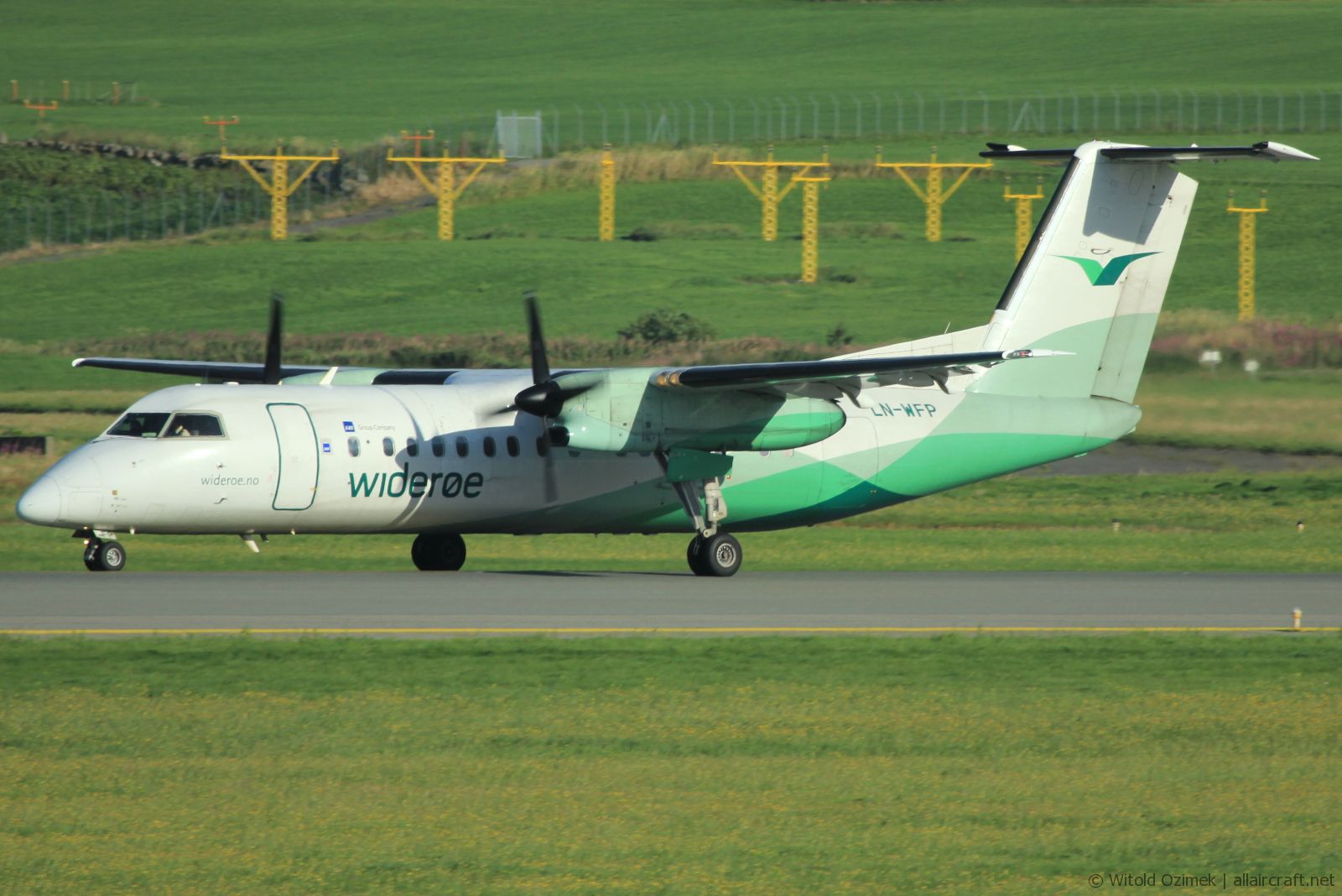 LN-WFP (495) 1998 Bombardier Dash 8-Q311