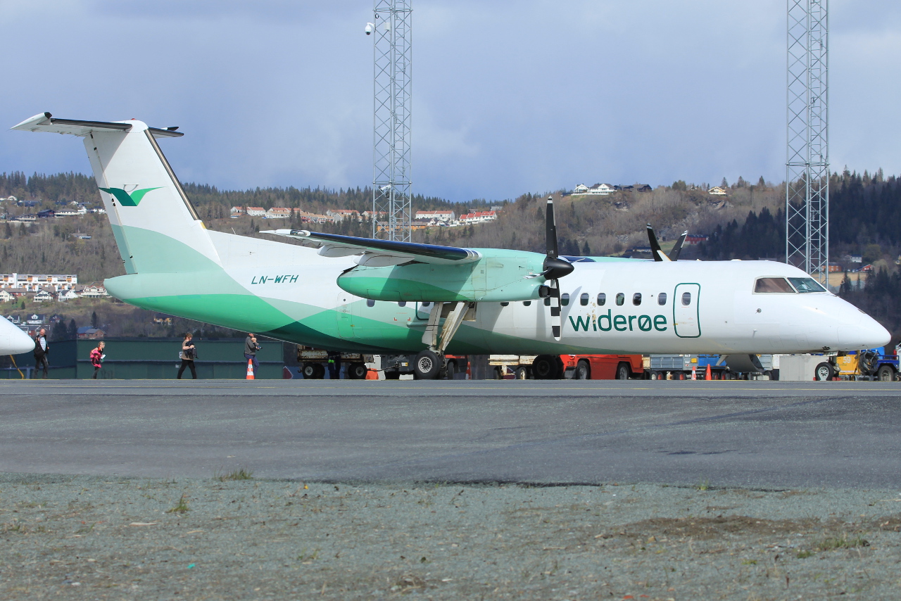LN-WFH (238) 1990 DeHavilland Canada DHC-8-311 Dash 8
