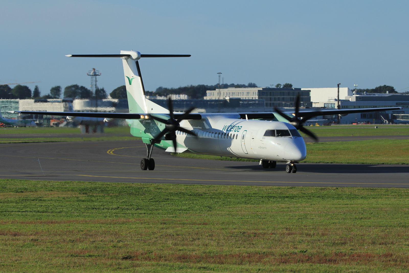LN-WDK (4337) 2010 Bombardier Dash 8-Q402