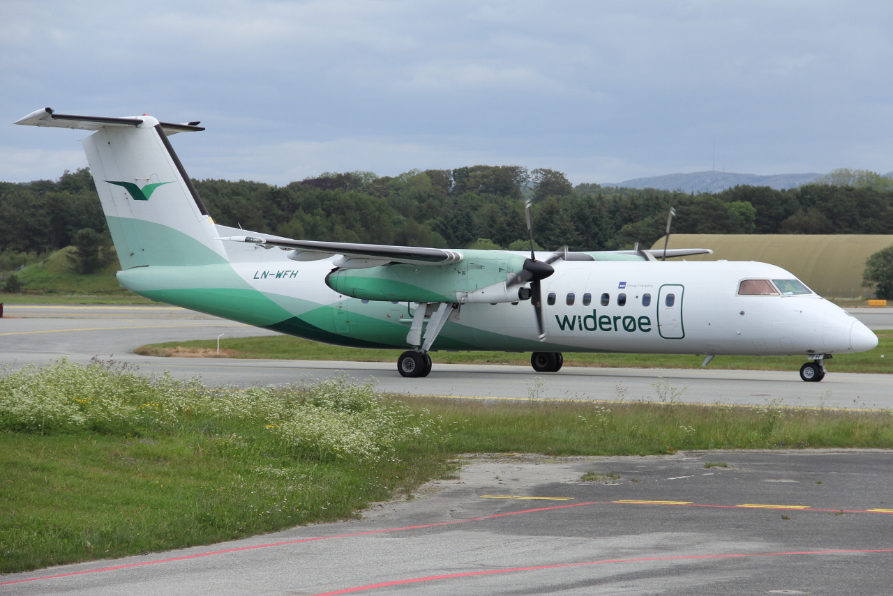 LN-WFH (238) 1990 DeHavilland Canada DHC-8-311 Dash 8