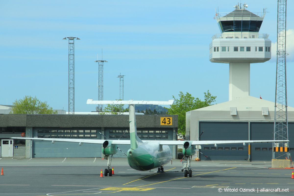 LN-WFT (532) 1999 Bombardier Dash 8-Q311