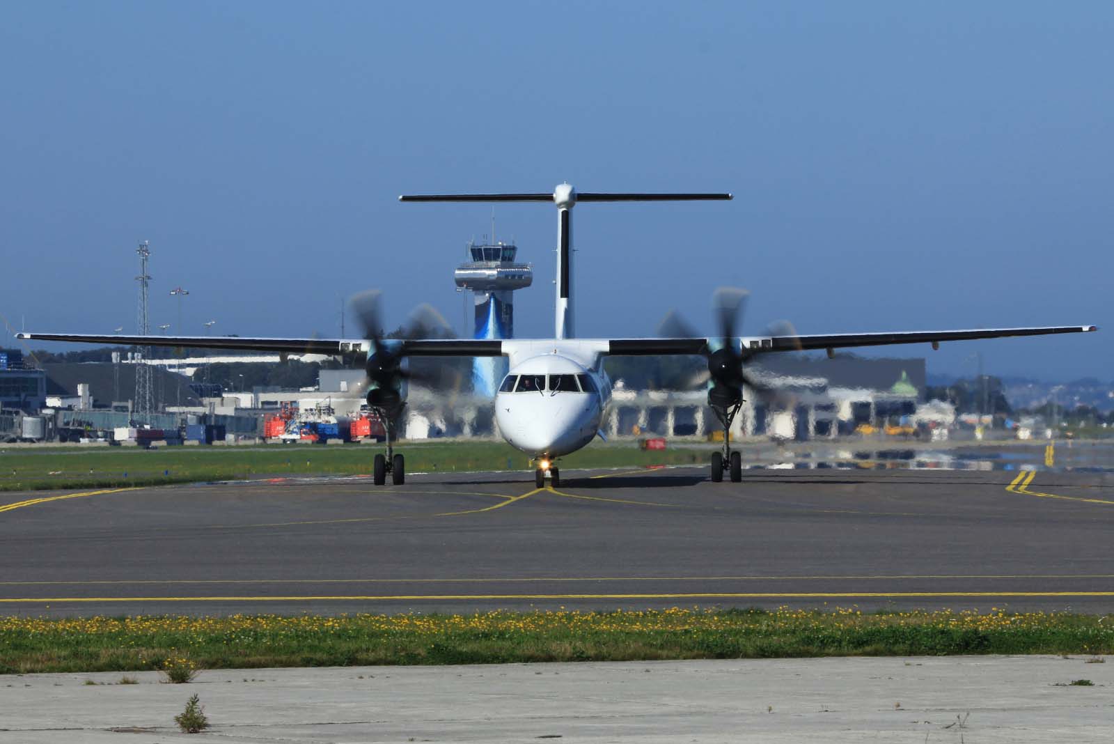 LN-WDH (4273) 2009 Bombardier Dash 8-Q402