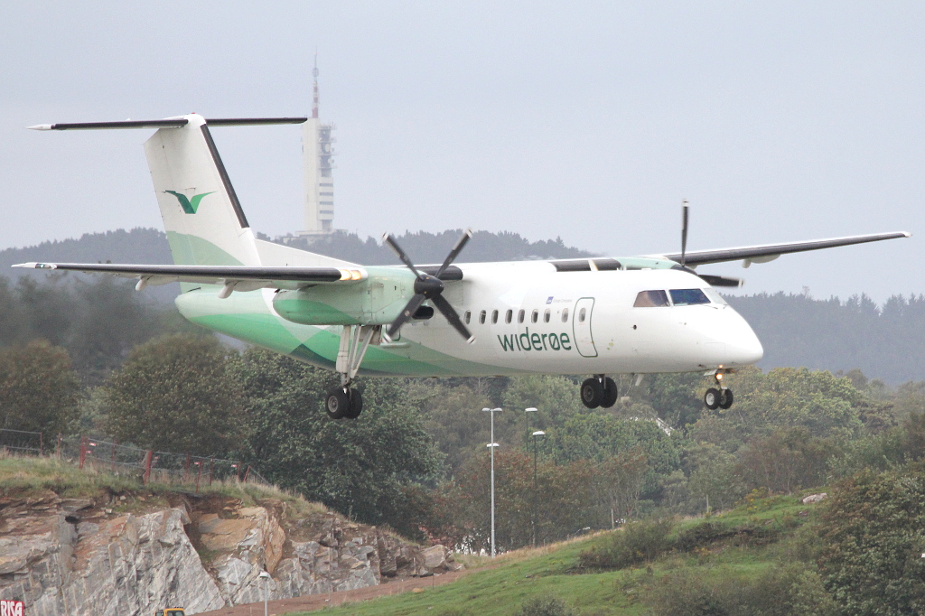 LN-WFT (532) 1999 Bombardier Dash 8-Q311