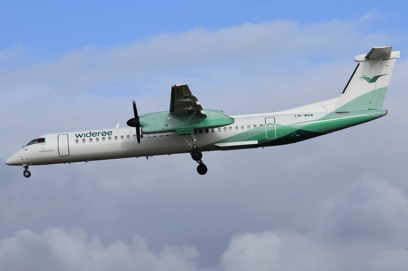 LN-WDK (4337) 2010 Bombardier Dash 8-Q402