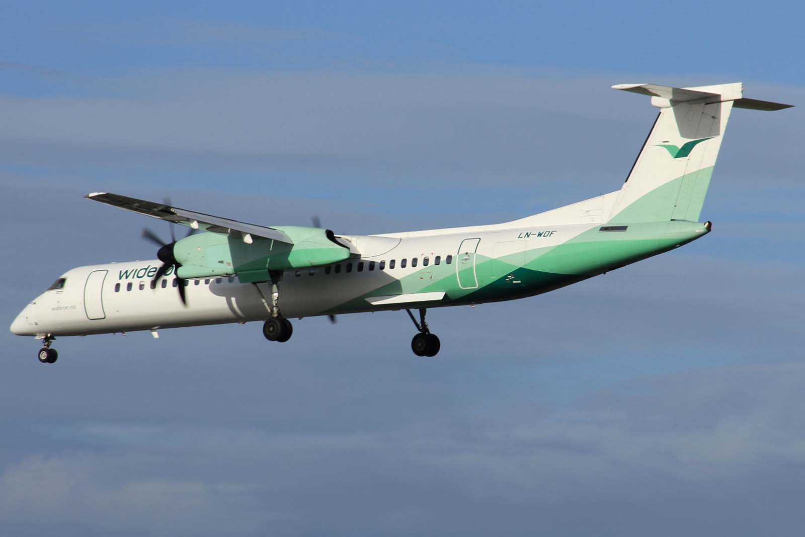 LN-WDF (4244) 2008 Bombardier Dash 8-Q402