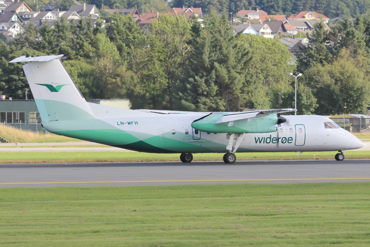 LN-WFH (238) 1990 DeHavilland Canada DHC-8-311 Dash 8