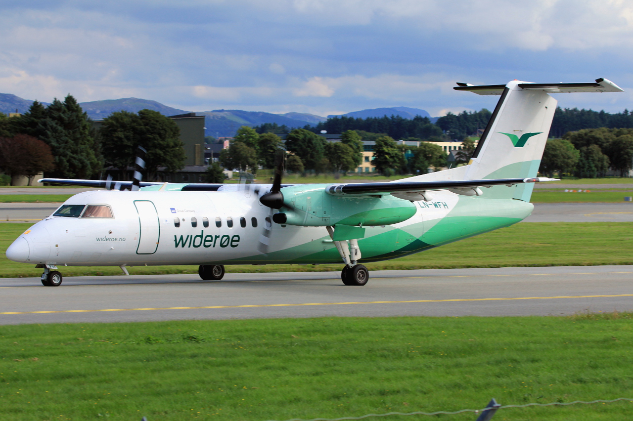 LN-WFH (238) 1990 DeHavilland Canada DHC-8-311 Dash 8
