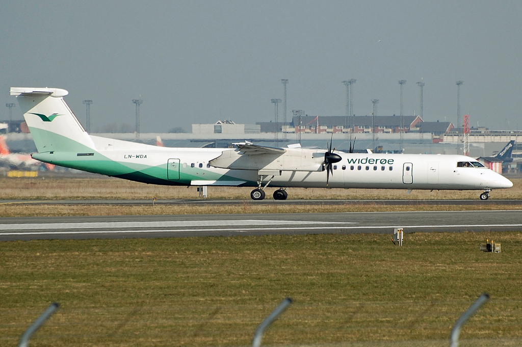 LN-WDA (4069) 2002 Bombardier Dash 8-Q402