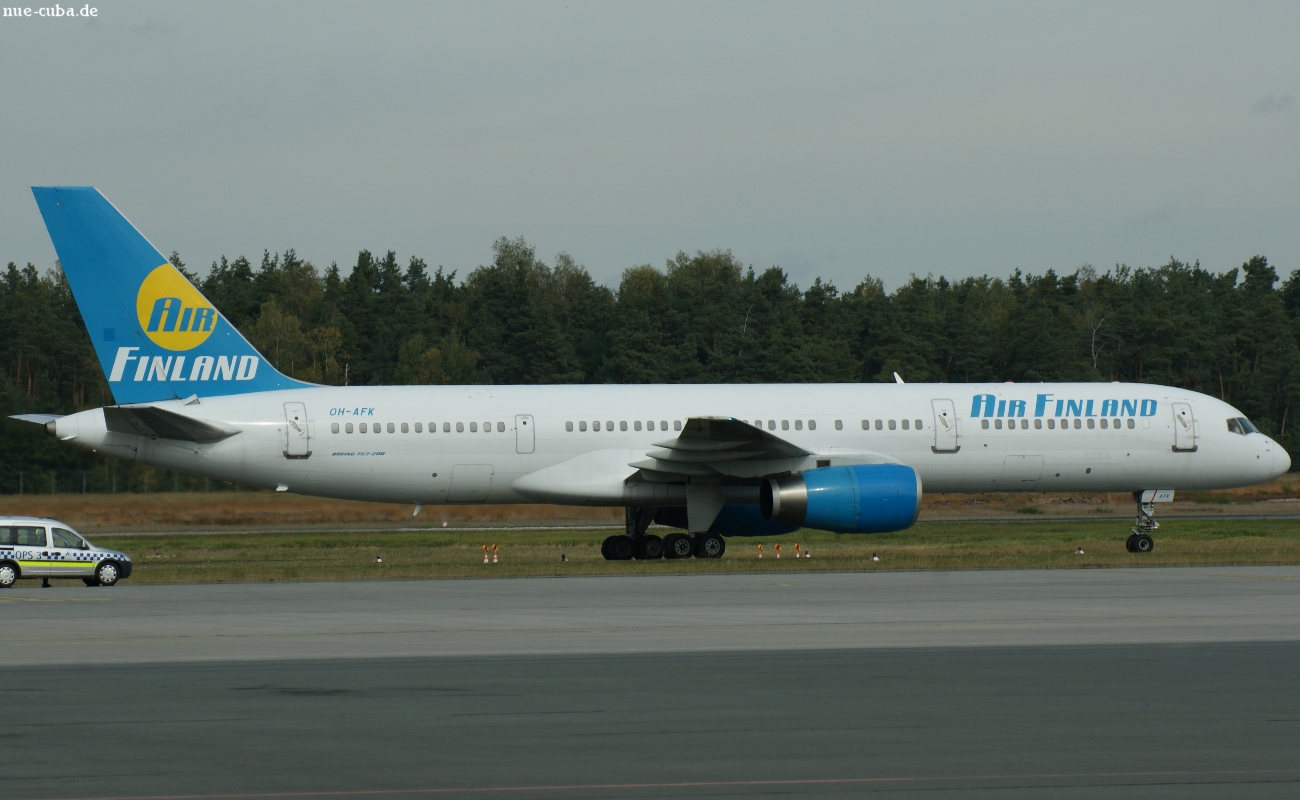 OH-AFK (cn 25622) Boeing 757-28A