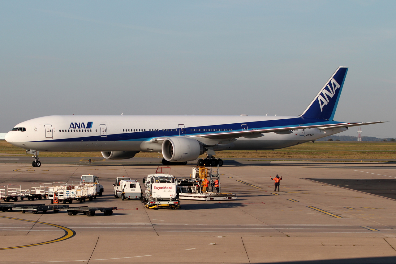 JA782A (33416) 2008 Boeing 777-381ER