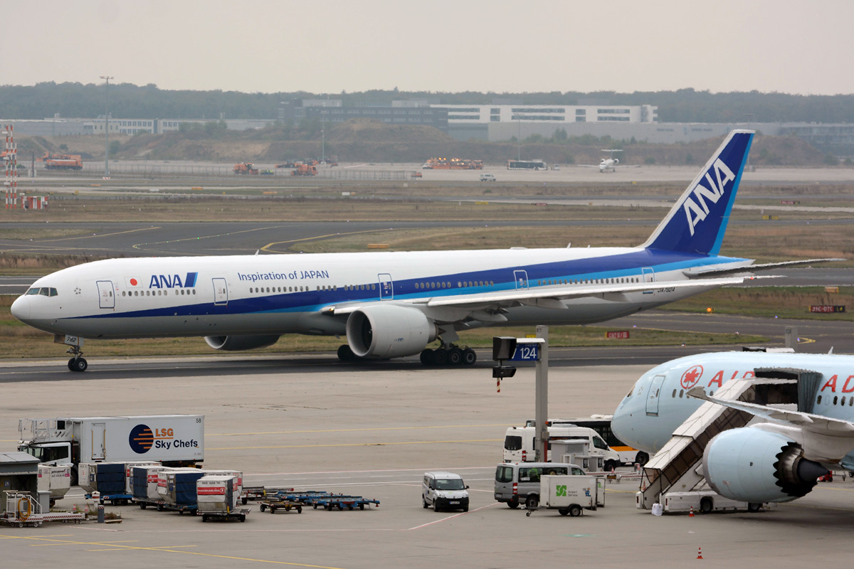 JA792A (cn 60381) Boeing 777-381ER