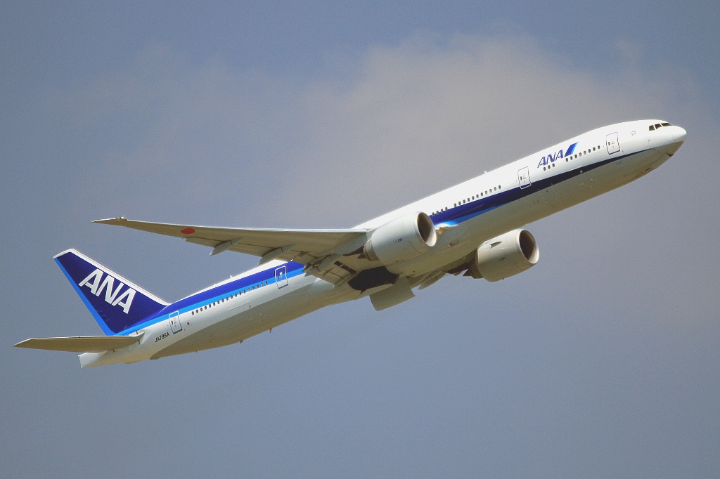 JA785A (cn 37951) Boeing 777-381ER