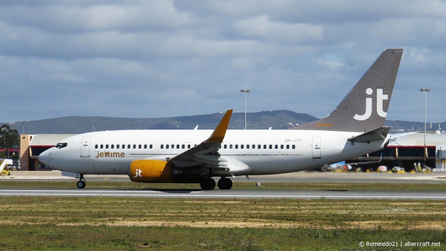 OH-JTV (28015) 2001 Boeing 737-7L9(WL)