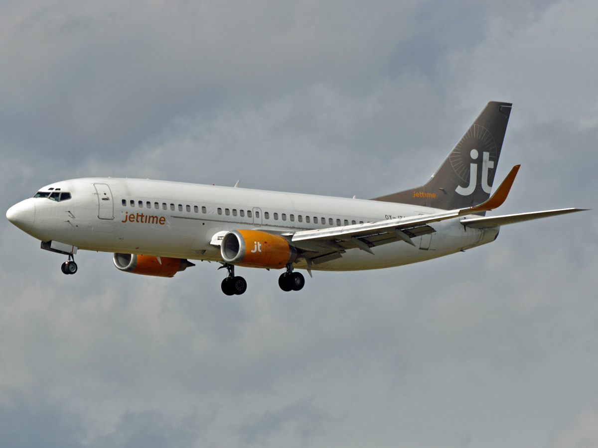 OY-JTA (23631) 1987 Boeing 737-33A(WL)