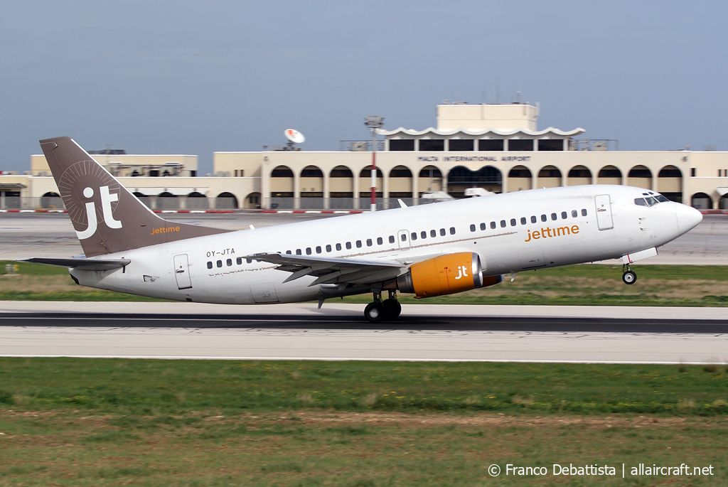 OY-JTA (23631) 1987 Boeing 737-33A(WL)