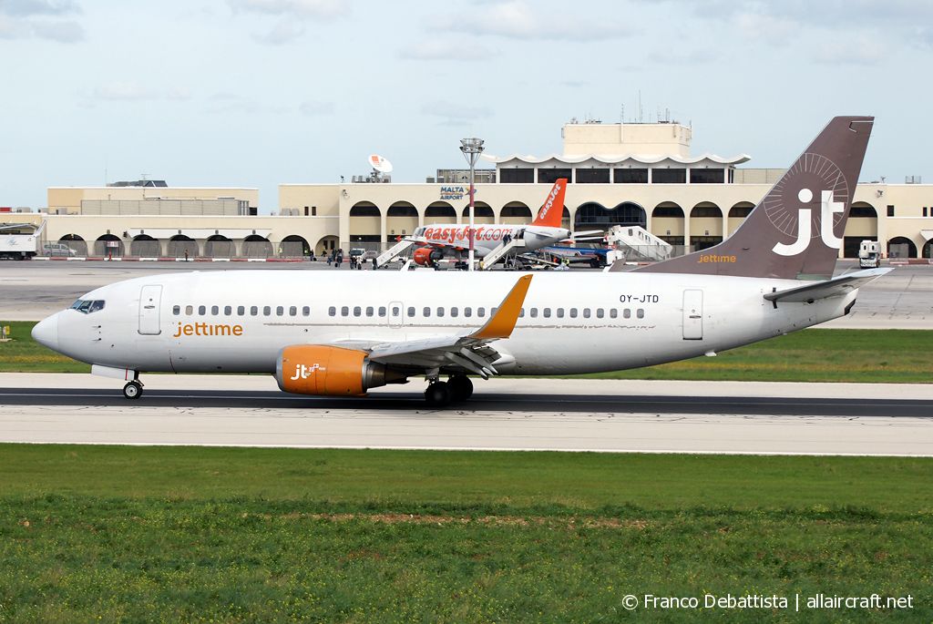 OY-JTD (24678) 1990 Boeing 737-3Y0(WL)