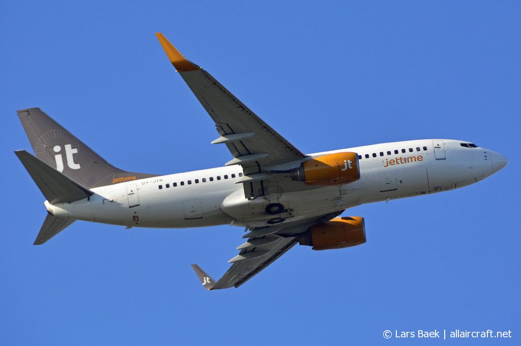 OY-JTR (28497) 1999 Boeing 737-73A(WL)