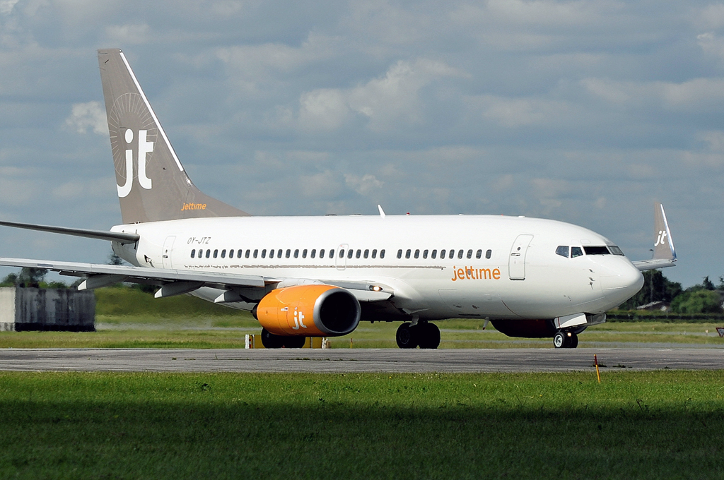 OY-JTZ (29083) 1999 Boeing 737-73S(WL)