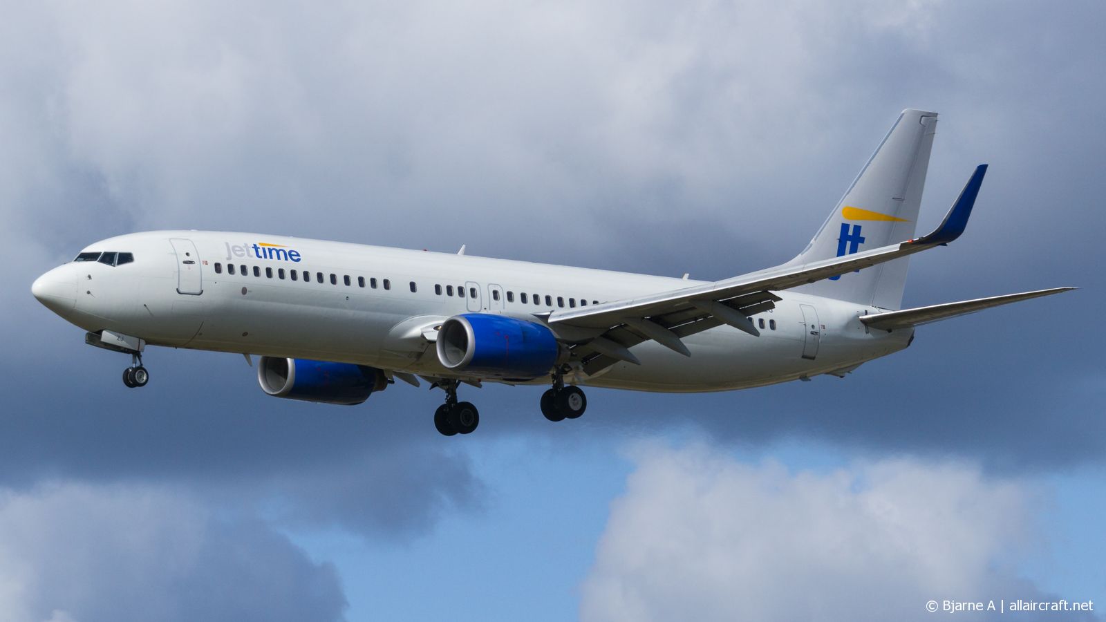 OY-JZJ (30658) 2003 Boeing 737-82R(WL)