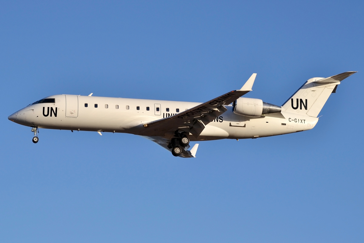 C-GIXT (7393) 2000 Bombardier CRJ-200LR