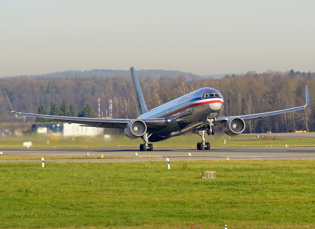 N352AA (cn 24033) Boeing 767-323ER