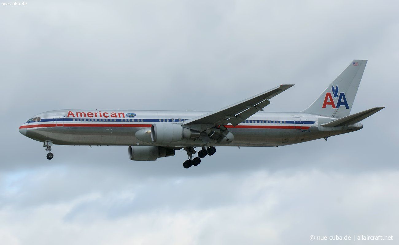 N351AA (24032) 1988 Boeing 767-323ER